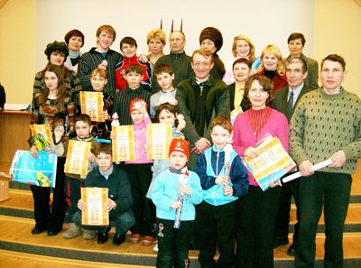 Победители “Лыжни России-2006” с наградами и призами.  Фото Валерия Бакланова.