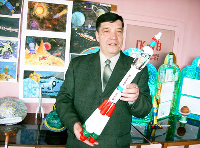 Руководитель клуба “Отечество”, член федерации космонавтики России Владимир Cенчихин. Фото Валерия Бакланова.