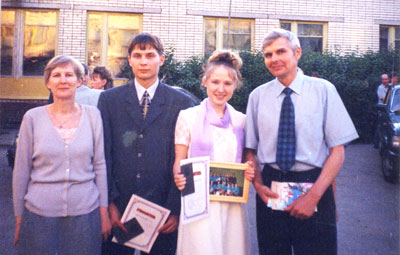 Людмила и Юрий Соколовы на выпускном вечере в школ у Димы и Олеси. 