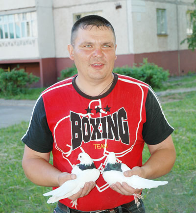 Олег Архипов с питомцами. Фото Валерия Бакланова.