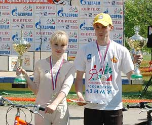 Победители элитного старта Инна Николаева и Евгений Любавин. 
