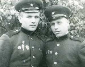 Н.Тимакин (справа) с сослуживцем. 1960 г.