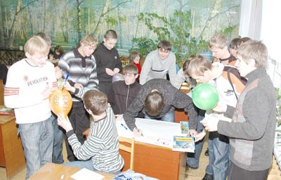 Студенты химтехникума готовятся к Татьяниному дню. Фото Валерия Бакланова.