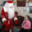 Дед Мороз из “Граней” так поздравлял детей с Новым годом. Фото Валерия БАКЛАНОВА