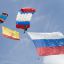 В небе флаги России и Чувашской Республики.  Фото Валерия Бакланова.