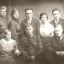 герой публикации стоит в центре, Женя Крутова слева.  Фото из семейного архива.
