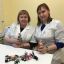 Педиатр Людмила Васильева (слева) и медсестра Алевтина Басова всегда имеют под рукой кучу игрушек для маленьких пациентов.