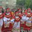 К хороводу участниц акатуя в национальных костюмах присоединились гости праздника — жители города. Фото Елены АЛЕКСЕЕВОЙ
