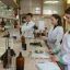 Студенты химико-фармацевтического факультета ЧГУ на лабораторных занятиях. Фото из архива ЧГУ