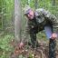Юрий Иванов сделал отметки на сухом дереве, которое определили под рубку.