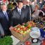 На рынке Президента интересовали цены и качество продукции.  Фото Валерия БАКЛАНОВА.