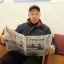 Владимир Шорников каждое утро начинает с газеты.  Фото Марии СМИРНОВОЙ