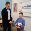 Футбольный мяч Даниилу подарил заместитель председателя НГСД Дмитрий ИГНАТЬЕВ.