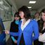 Алина Петрова знакомит старшеклассников с правовым терминалом.  Фото автора.