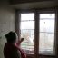 Вот окно балкона, которое застеклили после обращения в “Грани”. Фото Марии СМИРНОВОЙ