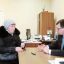 Виктор Кочетков ведет прием граждан в редакции “Граней”. Фото автора