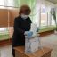 Ольга Чепрасова проголосовала за поправки в Конституцию на участке в школе № 10.  Фото Максима БОБРОВА