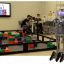 На входе в робототехнический класс многочисленных гостей приветствовал робот, в самом классе к проектной деятельности уже приступили “новогородцы” — ученики школы № 65.