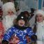 В роли Деда Мороза и Снегурочки учащиеся 5-й школы.
