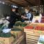 Оживленная торговля овощами и фруктами идет на новочебоксарском рынке. 