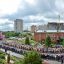 Народ собрался перед Собором святого равноапостольного князя Владимира. Фото Валерия Бакланова