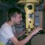 С помощью перископа командир подводной лодки определяет направление на цель. Артем Романов (на снимке) уже решил, что станет морским офицером. Фото из архива школы № 17