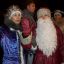 Дед Мороз со Снегурочкой успели и на Ельниковскую поляну. Фото Романа Павлова. 