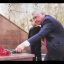 Сергей Семенов вместе со своим 2-летним внуком Александром возложил цветы к Вечному огню в Новочебоксарске.