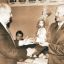 А.Усов вручил сувенир первому Президенту СССР М.Горбачеву во время его визита в Новочебоксарск. Фото из архива редакции