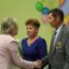 Заместитель председателя Госсовета Чувашии Ольга Петрова поздравила семью Антоновых с 50-летием совместной жизни и заслуженной наградой. 
