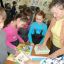 Елена Сергеевна Васильева знакомит детей с книгами супруга в детской библиотеке им. Маршака на вечере, посвященном 95-летию со дня рождения поэта.