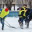 Суровый бой на льду ведут отцы. Фото со страницы “ВКонтакте” совета отцов школы № 17
