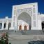 Мечеть “Гордость мусульман” построена из белого мрамора.