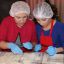 Теперь приготовление пельменей объединяет не только  семьи. Фото с сайта www.cheboksary.ru