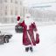 Дед Мороз подарил горожанам на прощанье обильный снегопад. Фото Станислава Воробьева