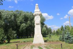 Скорбящая мать8 памятников женщинам:  матерям, работницам и императрице Открываем Чувашию 