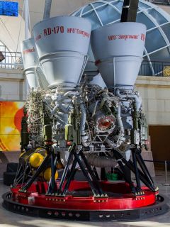 В 1987 году состоялся первый старт “Энергии” на  ракетном двигателе RD-170, и сразу успешный.В центр столицы — в сердце страны Путешествуем по России 