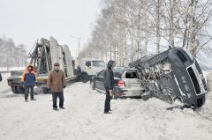 Последствия столкновения на дороге. © Фото Валерия БаклановаГололед + занос = авария ДТП 