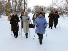 Фото из архива Центра социального обслуживания и Валерия БАКЛАНОВАПрогуляемся  по-скандинавски! нордическая ходьба 
