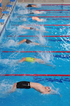 Заплыв на спине. © Фото Валерия бакланова На дорожках “Сапфира” сурдоолимпийцы Плавание 