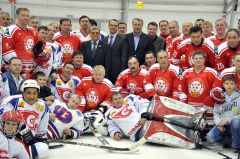 Фото на память. Фото Валерия Бакланова.Что ни имя — гордость российского хоккея Легенды росссийского хоккея 