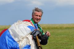 Рекордсмен Анатолий Осипов.Высший пилотаж парашютиста — попасть в трехкопеечную монету парашютный спорт 