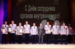 В Чебоксарах в театре оперы и балета чествовали стражей порядка  День полиции 