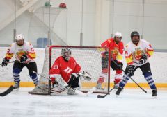 Состоялся товарищеский хоккейный матч между сборными Правительства и Госсовета Чувашии хоккей 