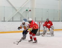 Состоялся товарищеский хоккейный матч между сборными Правительства и Госсовета Чувашии хоккей 