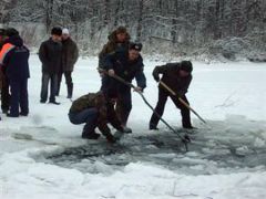 1-40-big.jpgВ Ядринском районе под лед провалилась машина трагедия рыбалка 