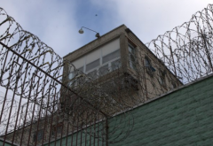 В Чувашии сотрудник колонии продавал мобильные телефоны заключенным