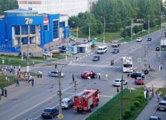 Фото прислал Виктор Томилов.В Новочебоксарске столкнулись легковая машина и пожарная машина (видео) ДТП 
