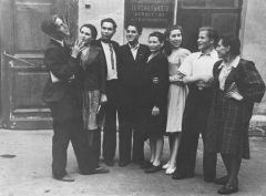 Виктор Родионов (крайний слева) во время учебы в Москве.Тот самый Тӑхтаман Территория культуры История одной личности 