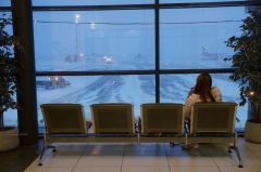 Пассажиры, в том числе из Чувашии, попали в заложники стихииТысячи авиапассажиров не могут вылететь из Москвы из-за непогоды Погода 